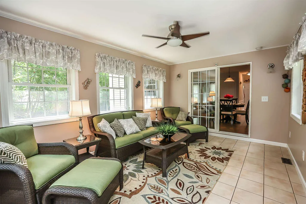 1 Spruce Court Hooksett NH 03106