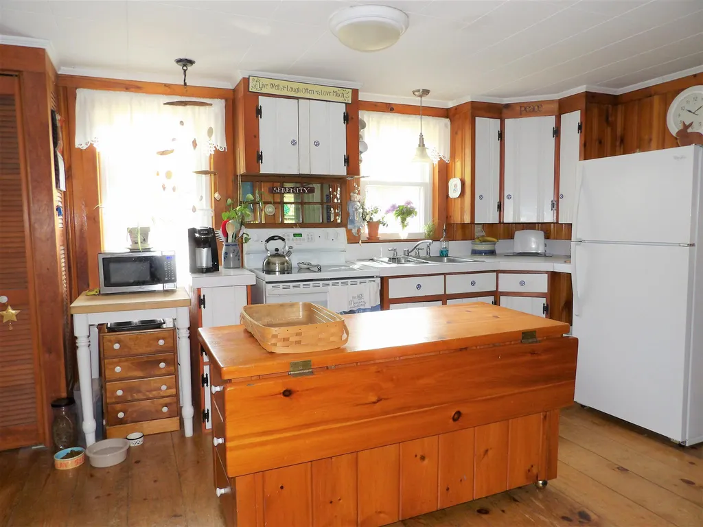 17 Lake Avenue Franklin NH 03235