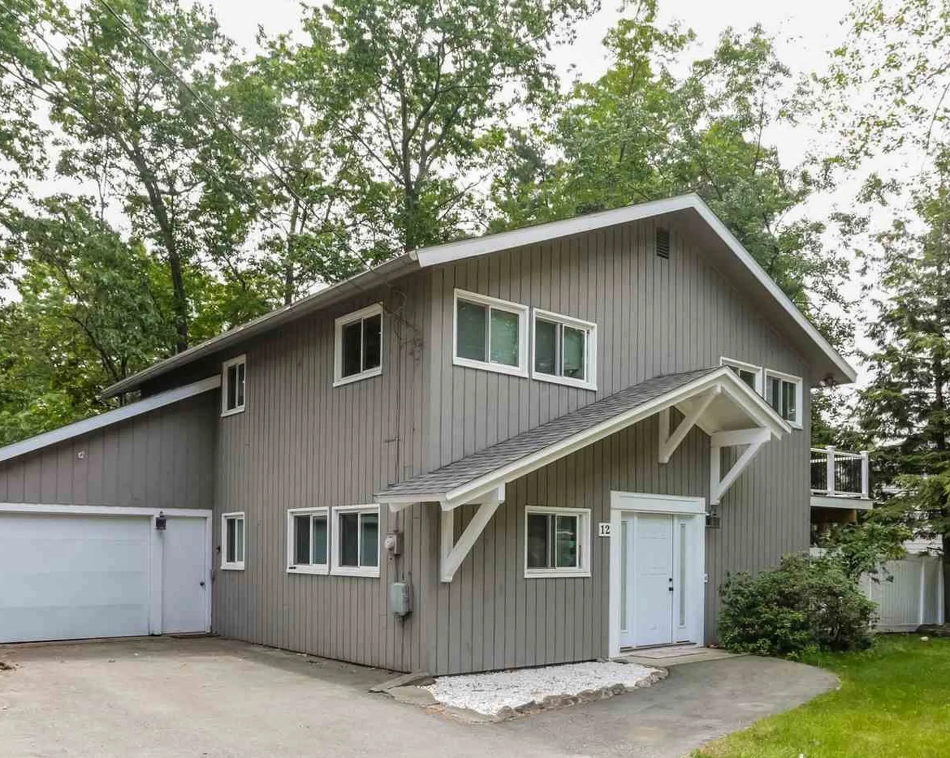 12 Weymouth Drive Nashua NH 03062