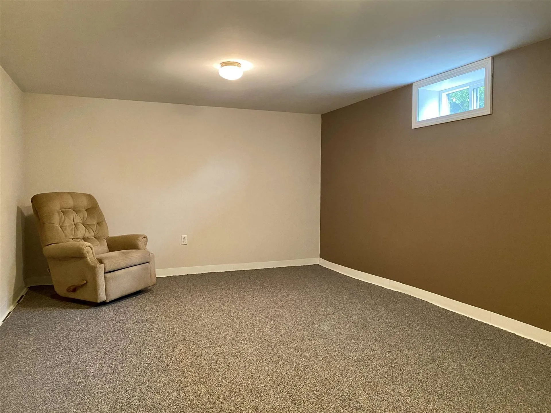 72 Longview Lane Hartford VT 05059