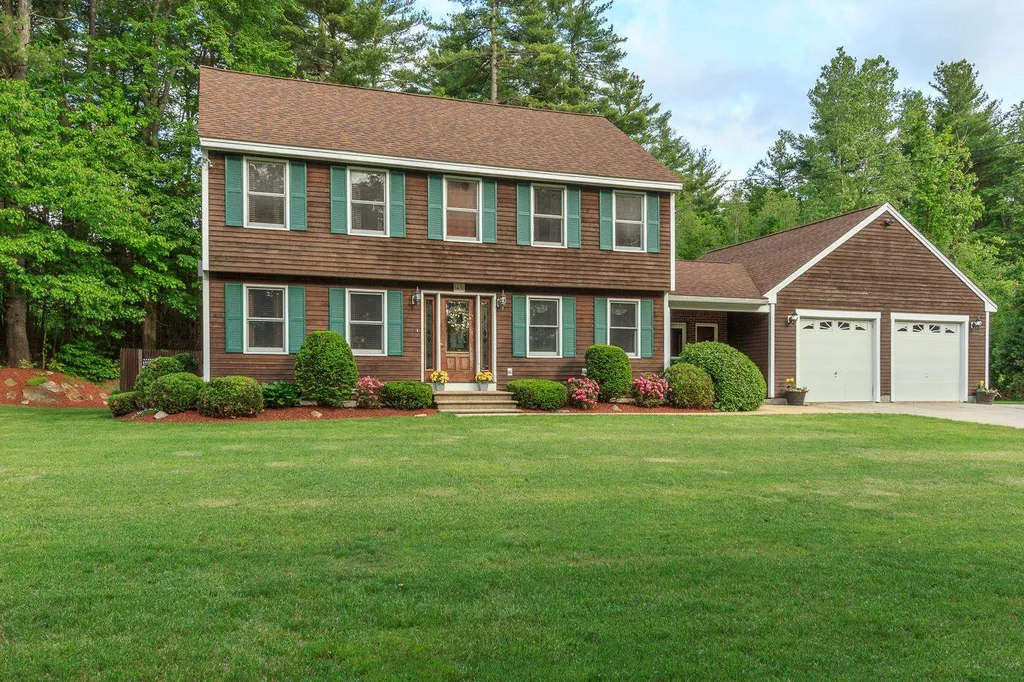 43 Golden Gate Drive Hooksett NH 03106
