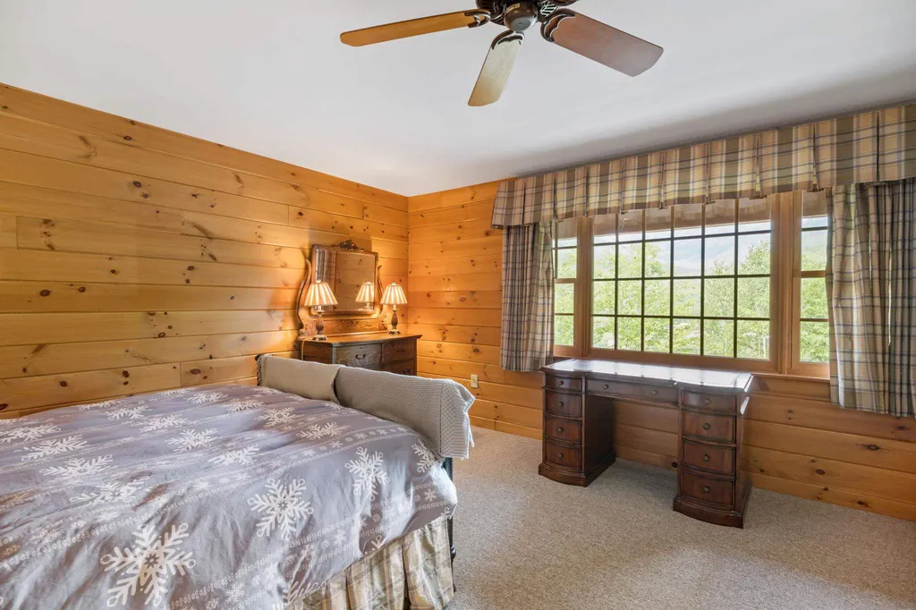 25 Queens Way Lincoln NH 03251