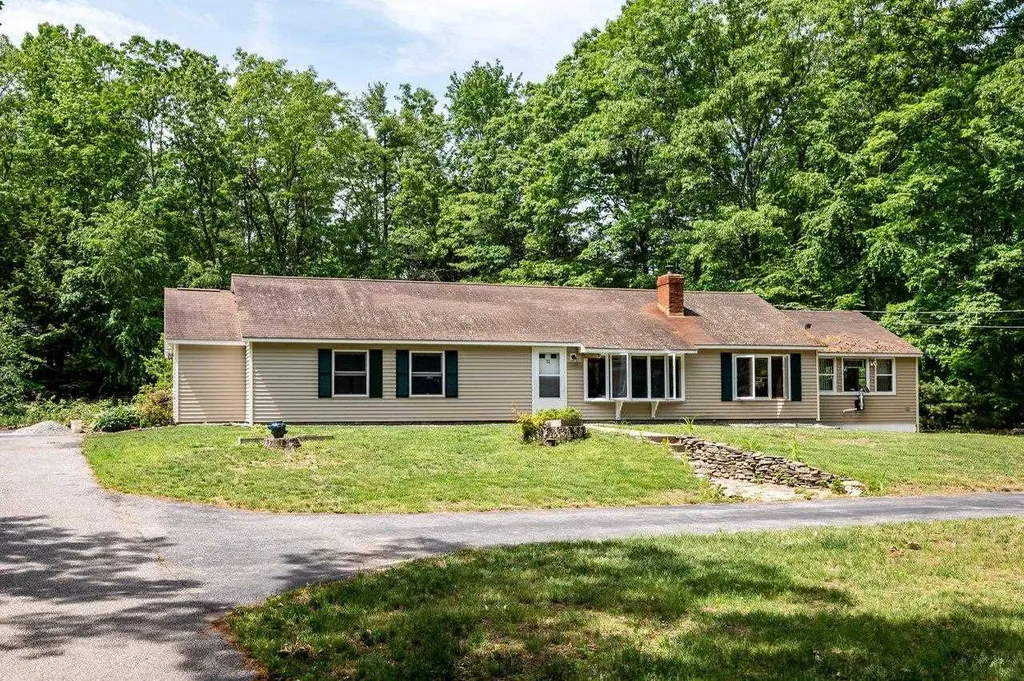31 Batchelder Road Raymond NH 03077