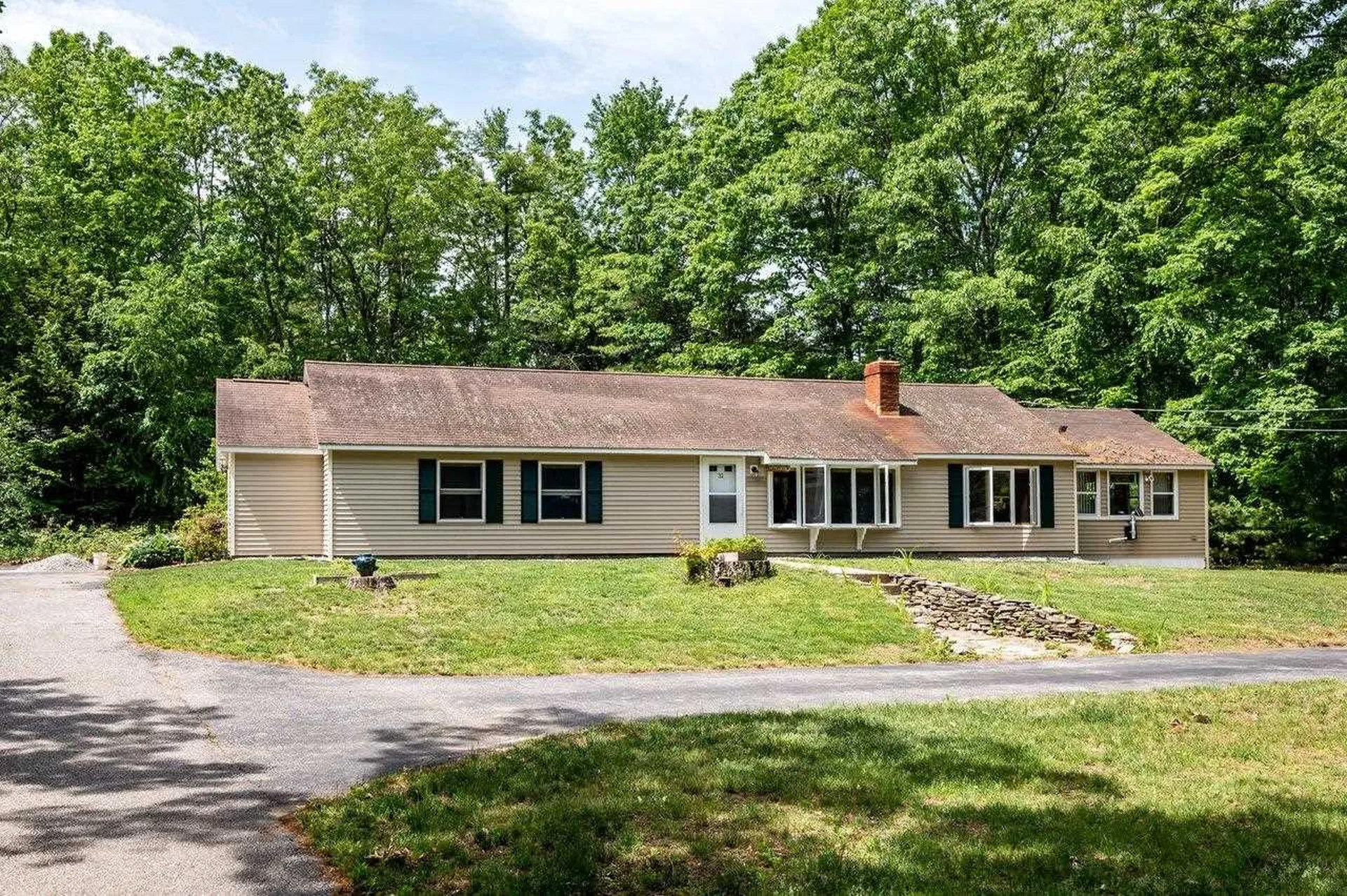31 Batchelder Road Raymond NH 03077