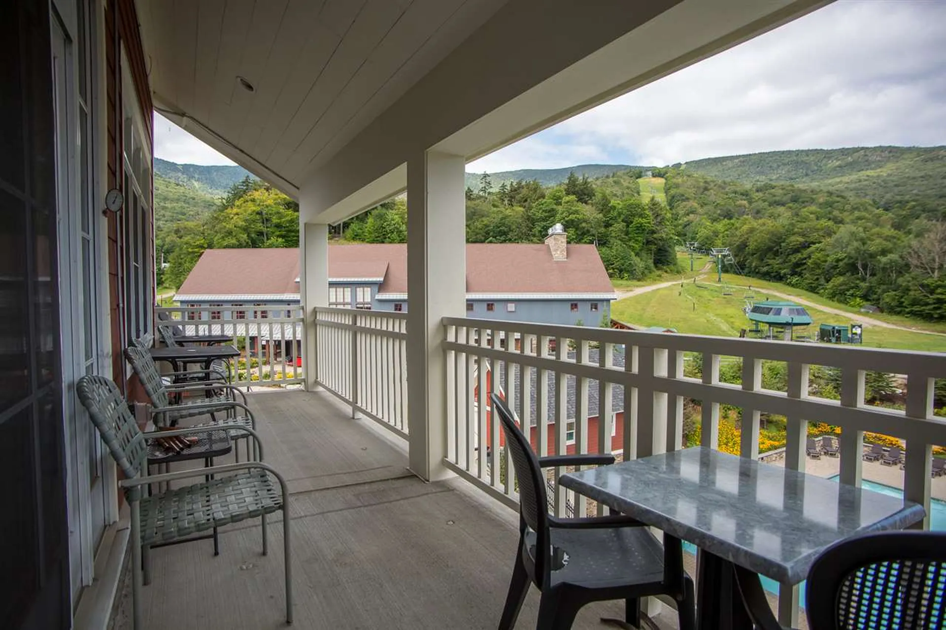 102 Forest 401 / Iv Drive Warren VT 05674