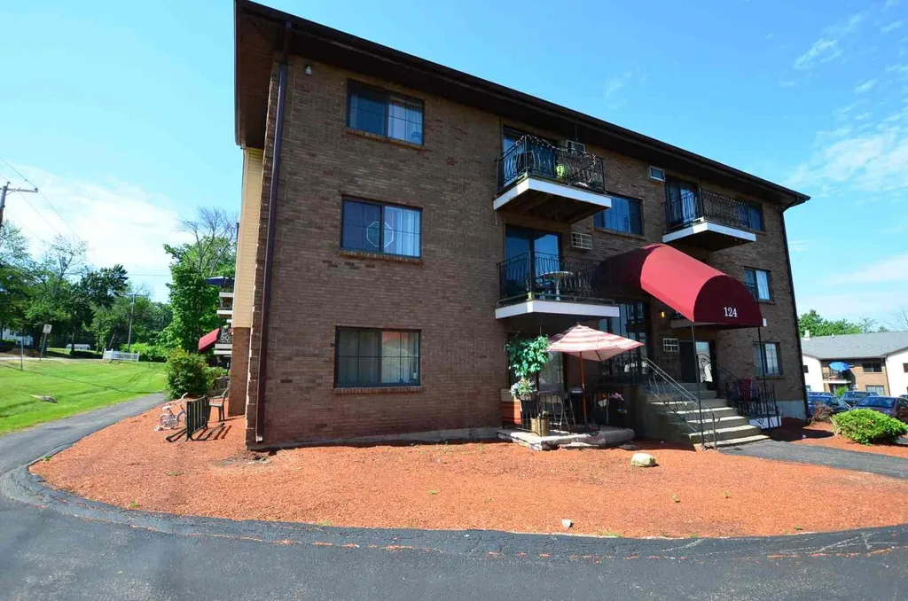 124 Mammoth Road Hooksett NH 03106