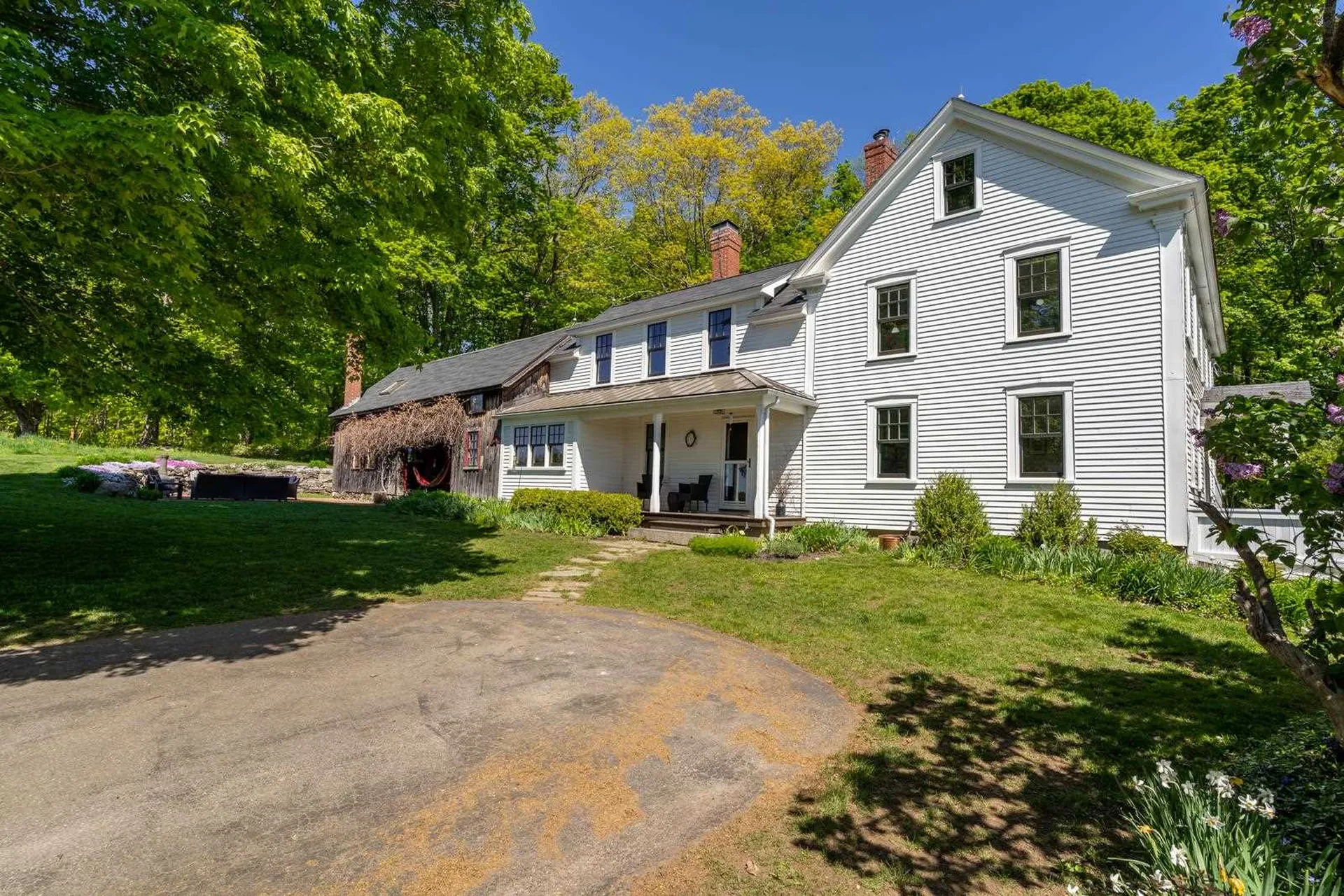 138 N River Road Lee NH 03861