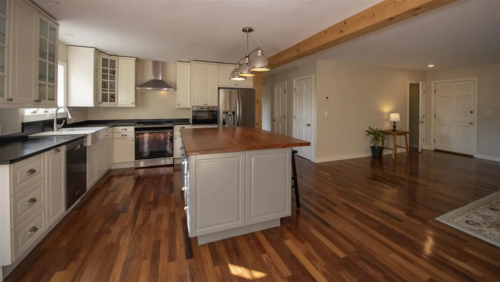 170 Thorn Apple Lane Hartford VT 05059