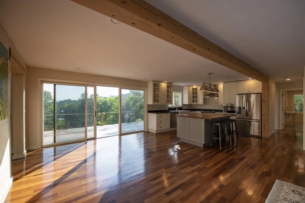170 Thorn Apple Lane Hartford VT 05059