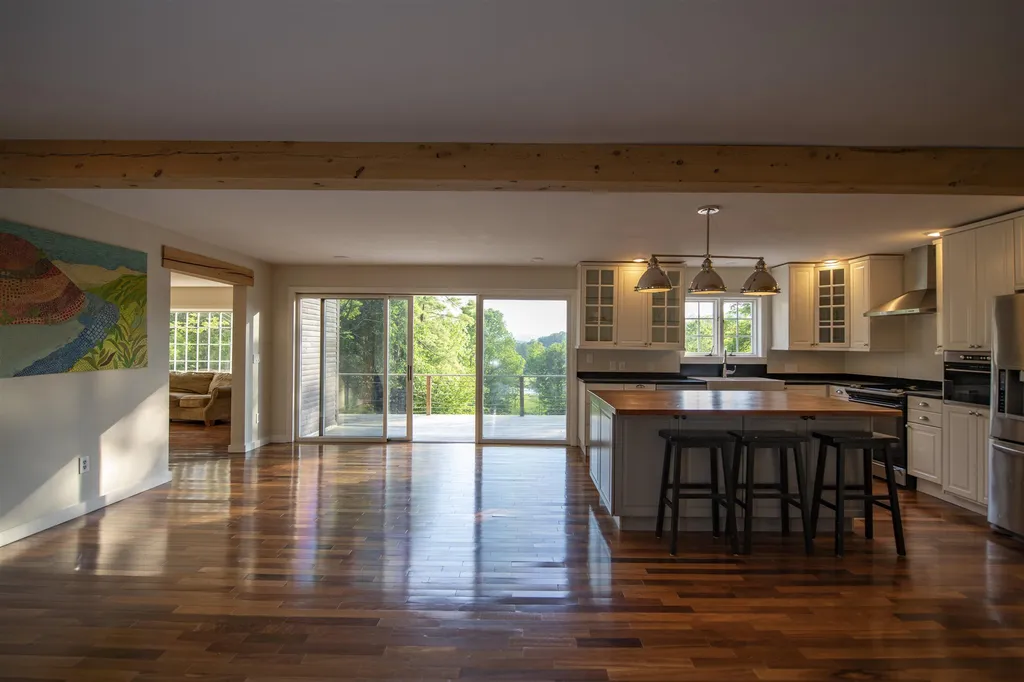 170 Thorn Apple Lane Hartford VT 05059