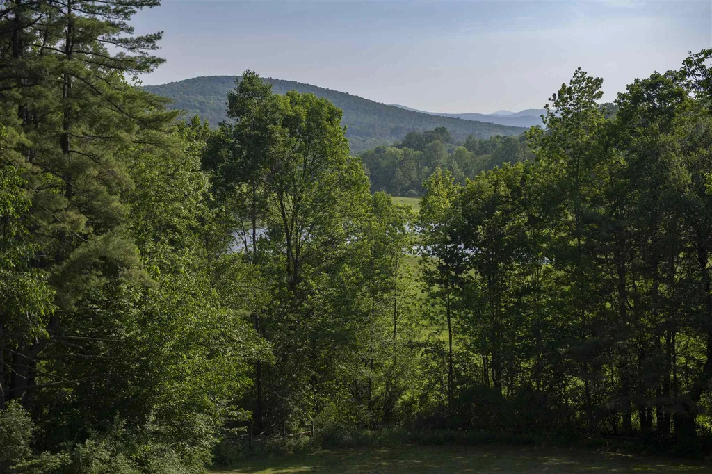 170 Thorn Apple Lane Hartford VT 05059