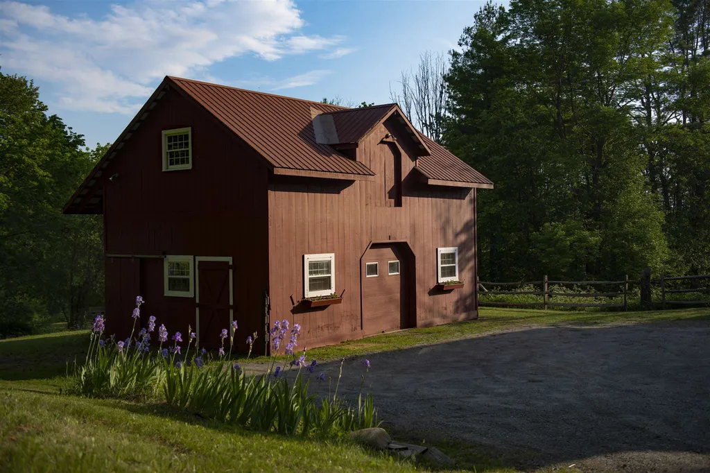 170 Thorn Apple Lane Hartford VT 05059