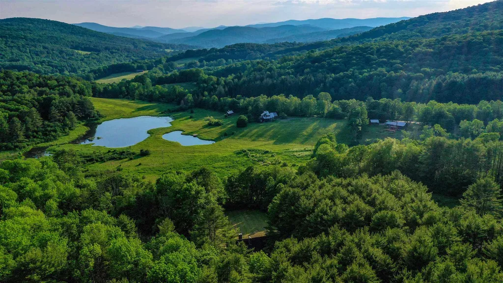 170 Thorn Apple Lane Hartford VT 05059