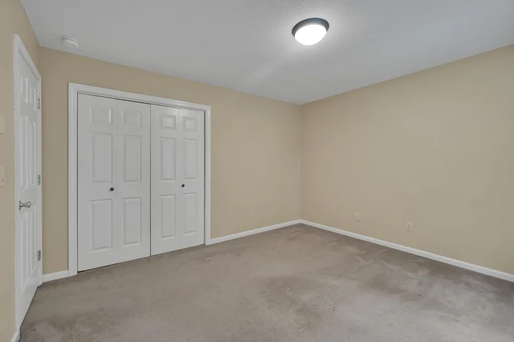 438 Oak Circle Colchester VT 05446