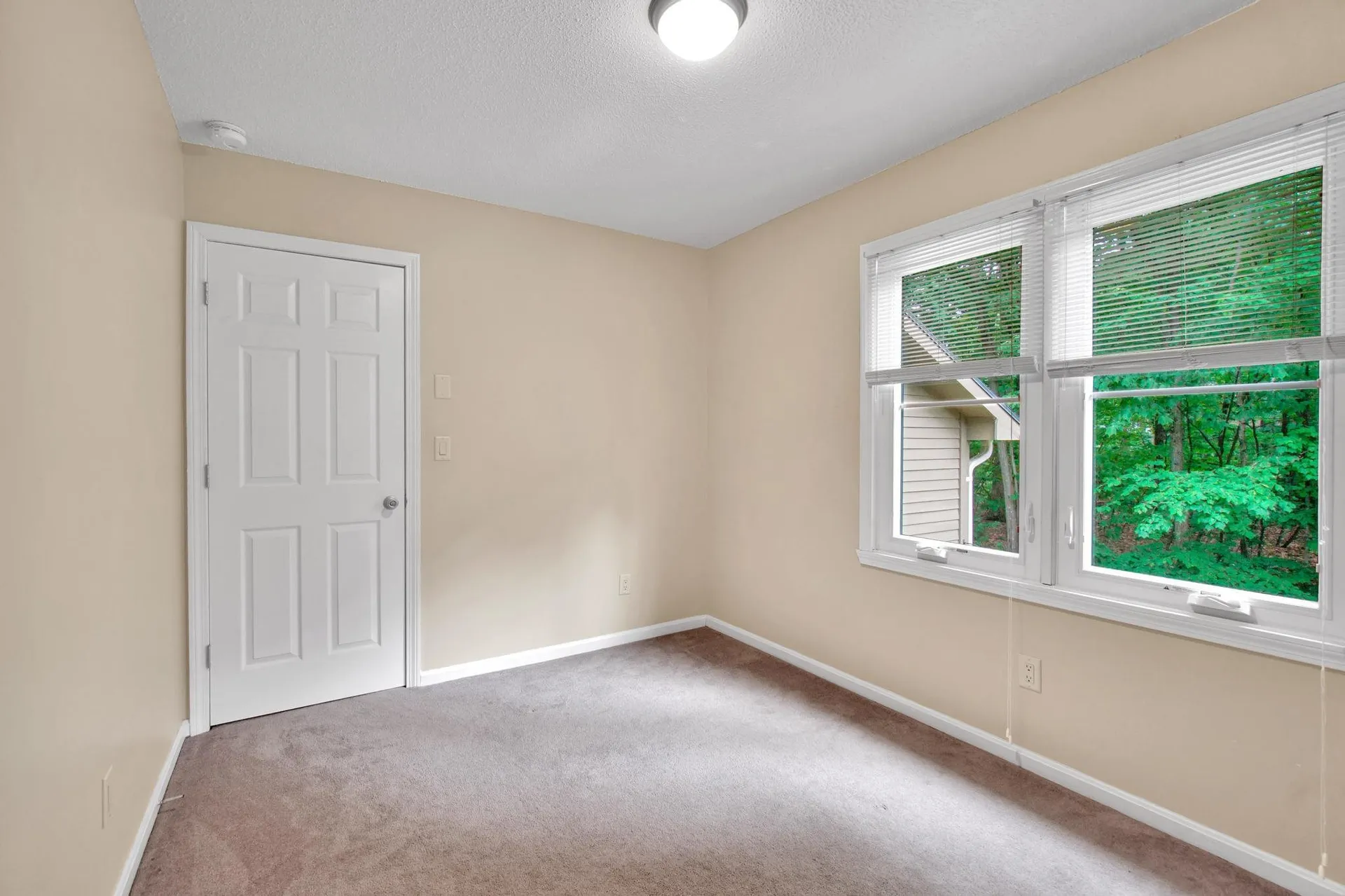 438 Oak Circle Colchester VT 05446