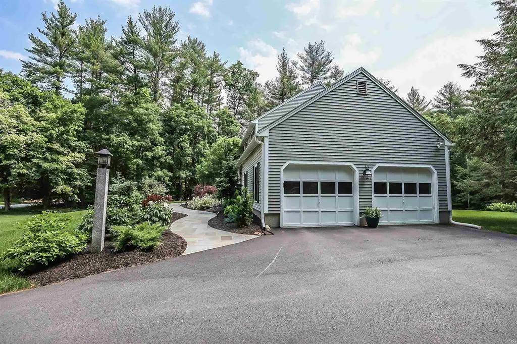 43 Crestwood Drive Hollis NH 03049