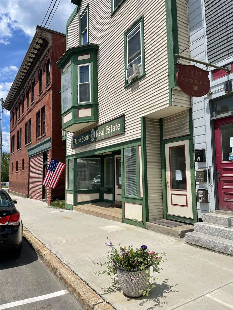 12 Middle Street Lancaster NH 03584