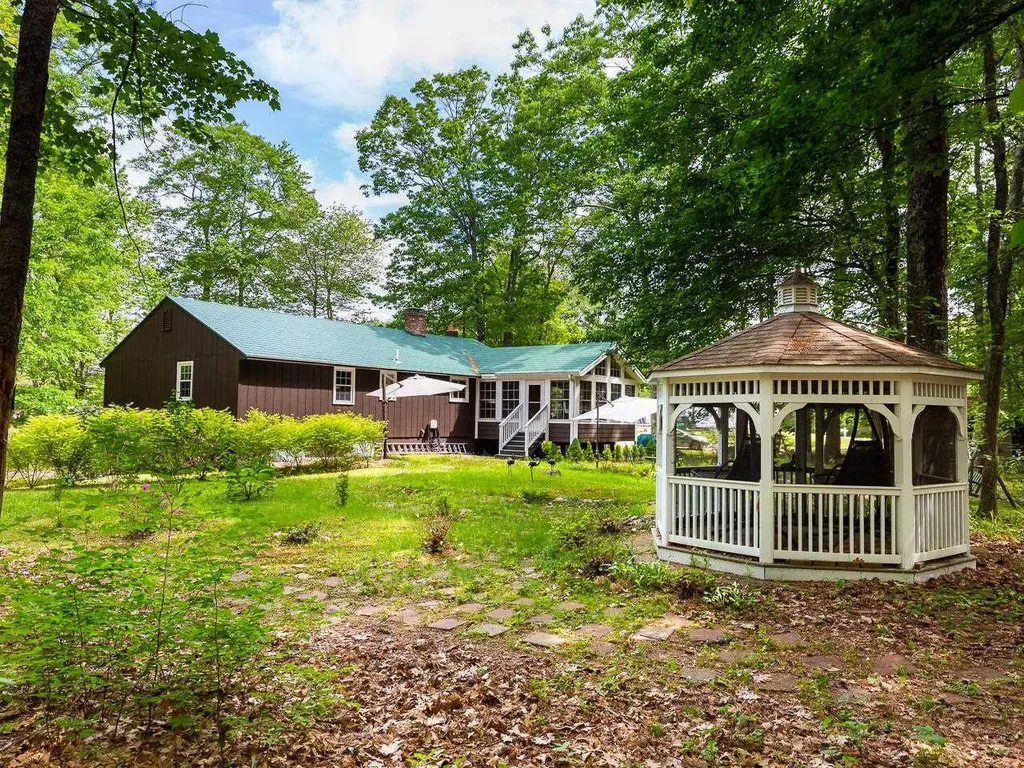 33 Meadowbrook Drive Barrington NH 03825