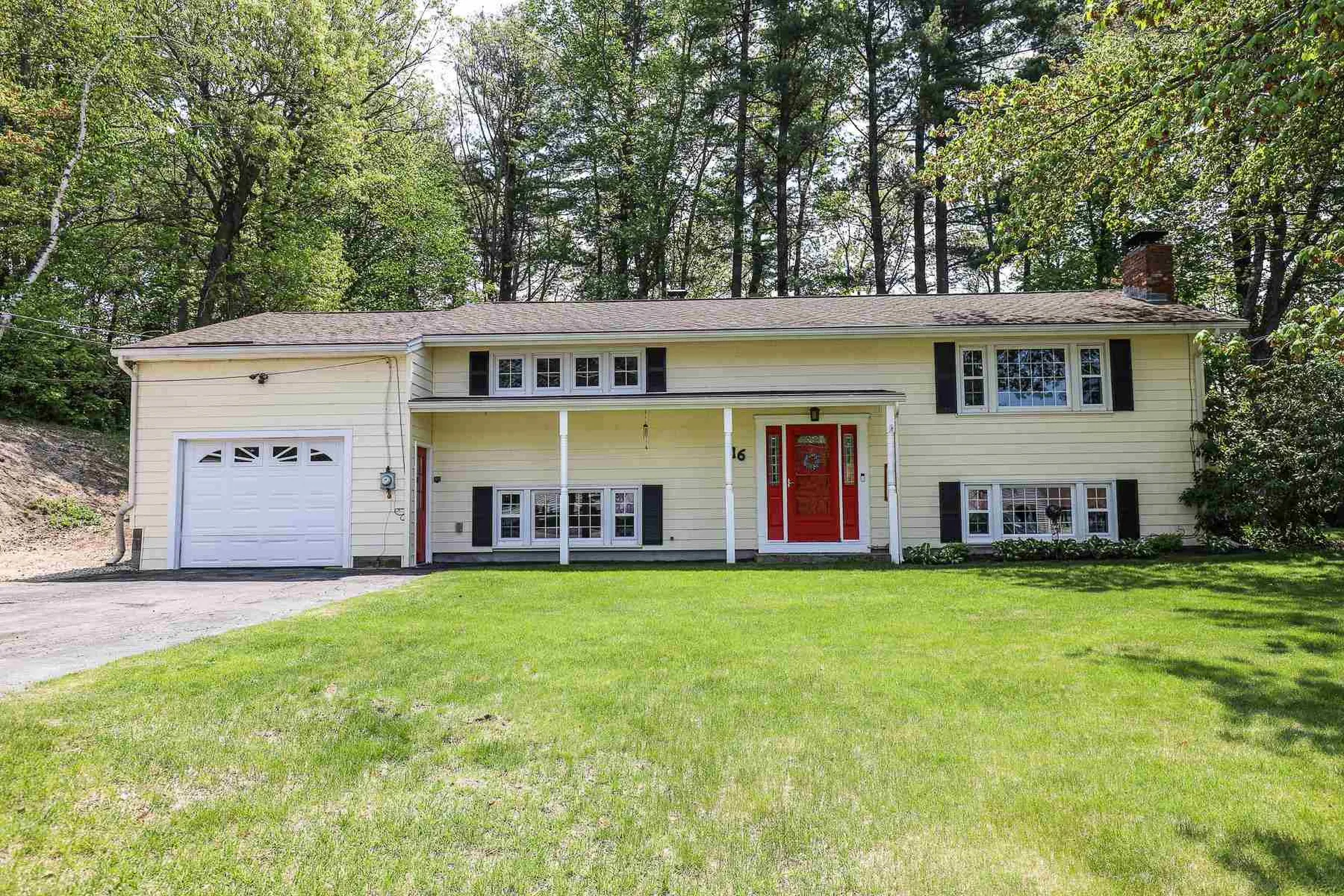 16 Jefferson Drive Hooksett NH 03106
