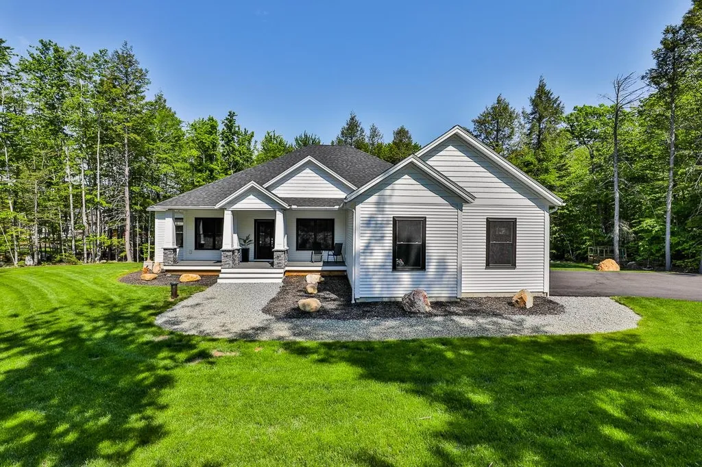 8 Dutton Circle Mont Vernon NH 03057