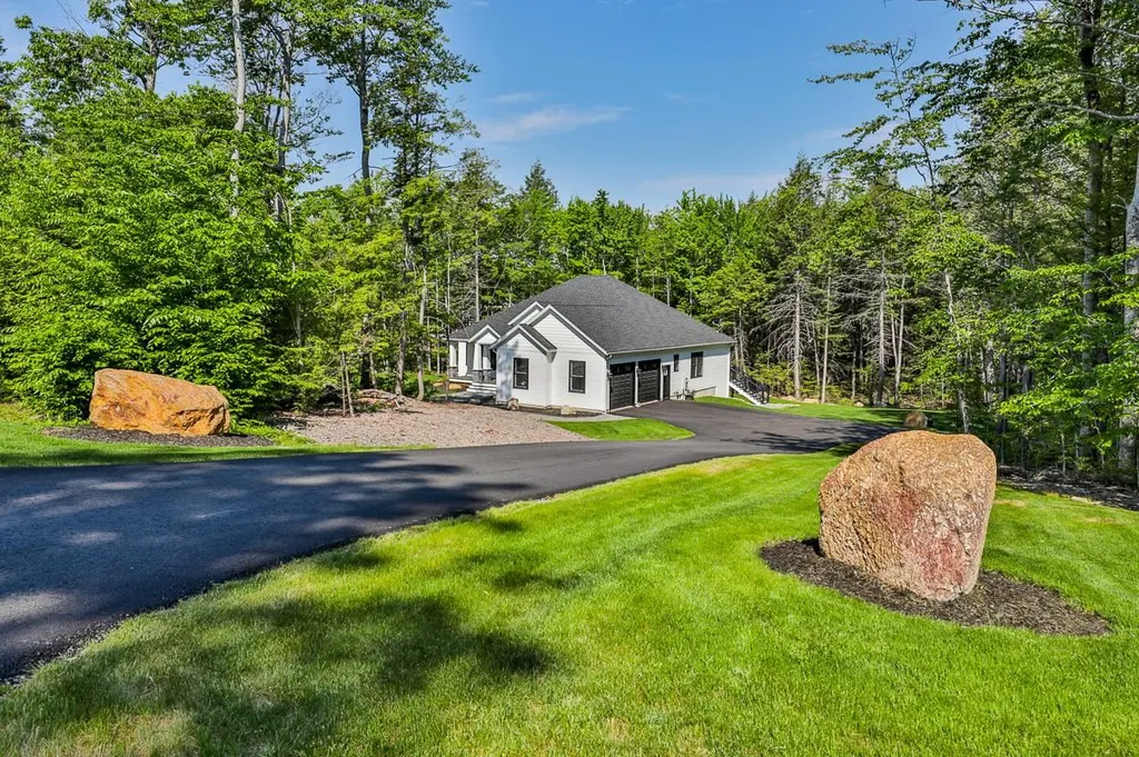 8 Dutton Circle Mont Vernon NH 03057