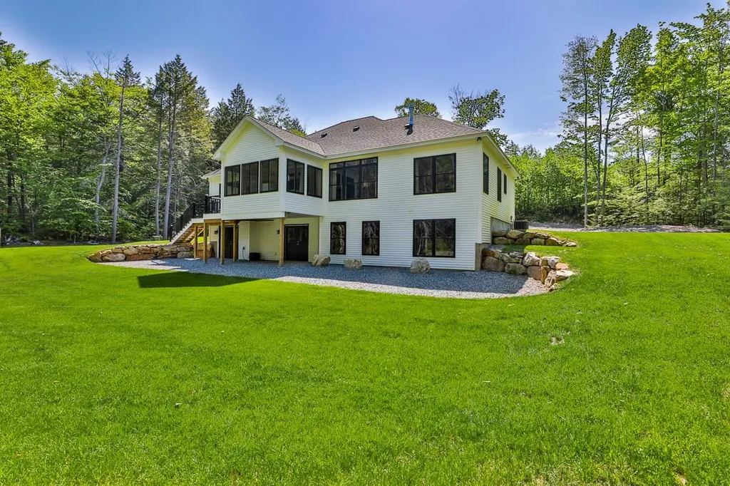 8 Dutton Circle Mont Vernon NH 03057