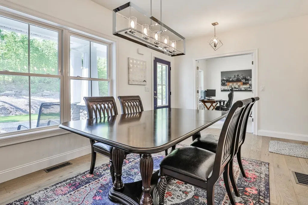 8 Dutton Circle Mont Vernon NH 03057