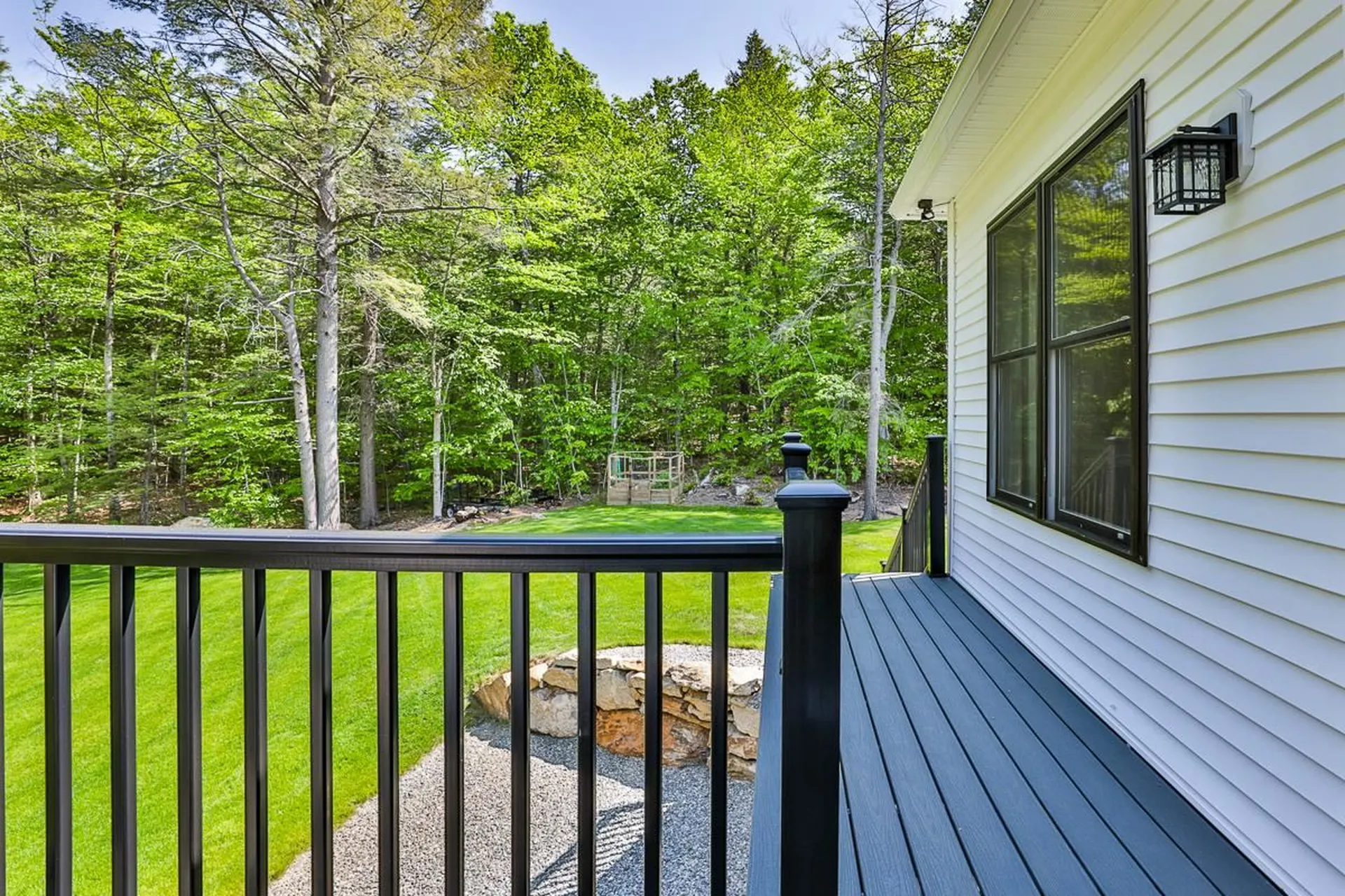 8 Dutton Circle Mont Vernon NH 03057