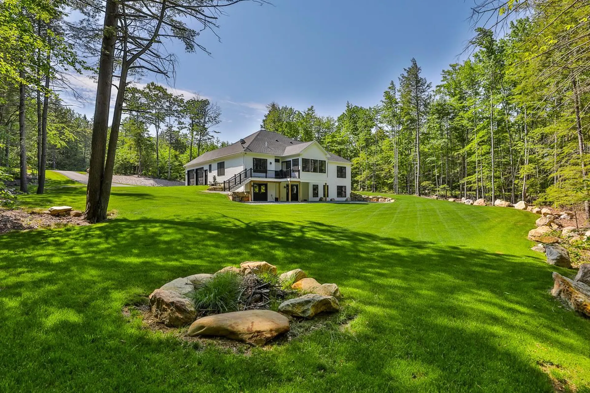 8 Dutton Circle Mont Vernon NH 03057