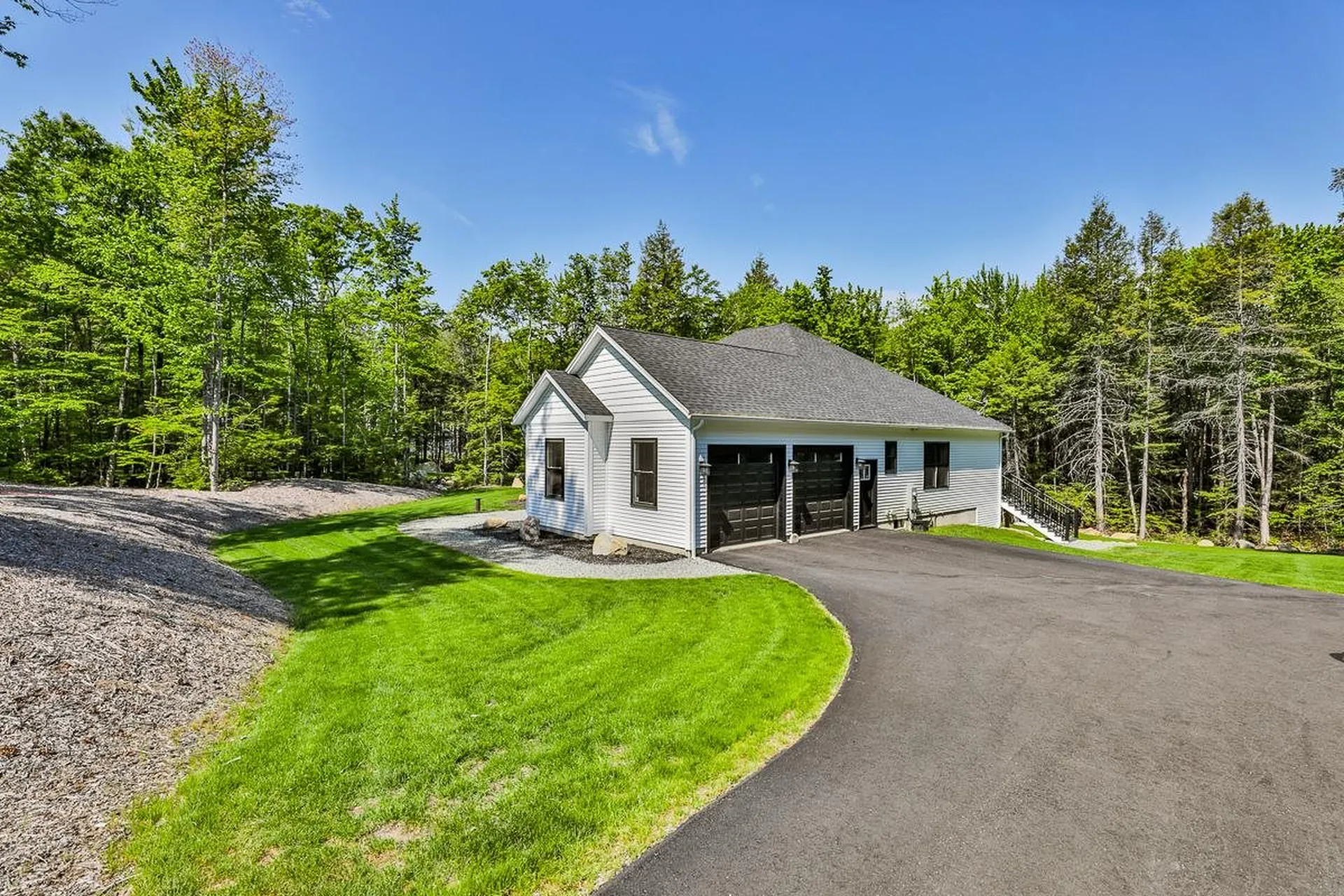8 Dutton Circle Mont Vernon NH 03057