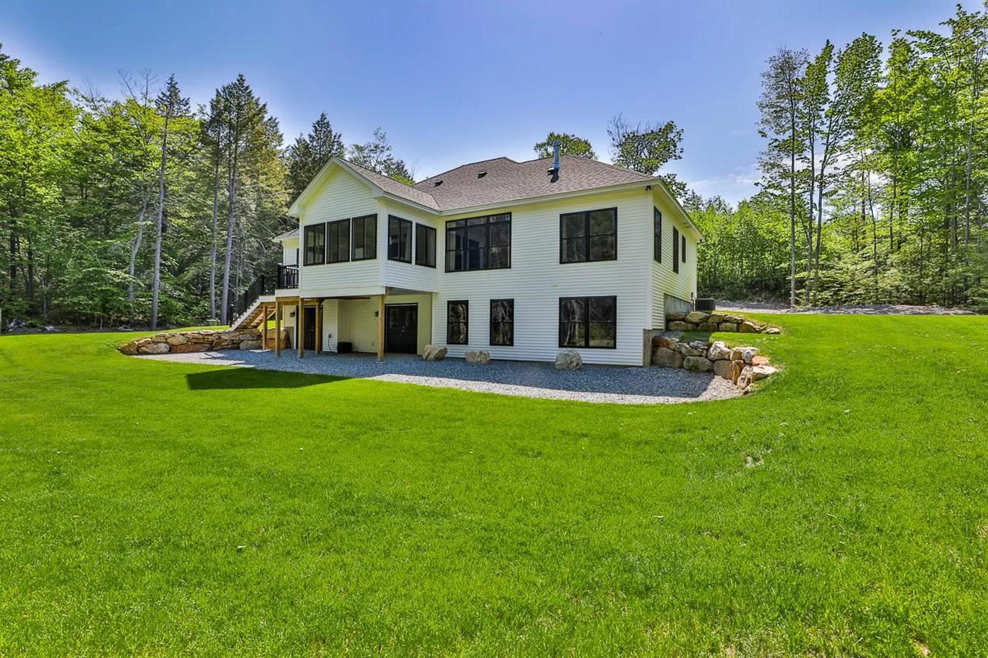 8 Dutton Circle Mont Vernon NH 03057