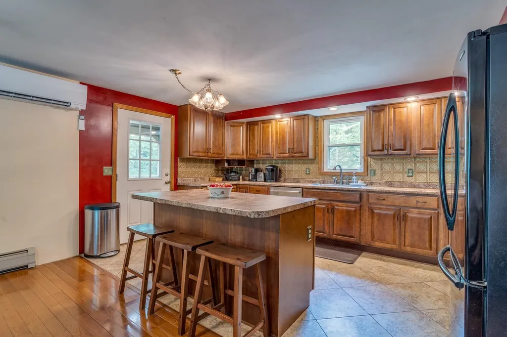 241 Chester Road Fremont NH 03044