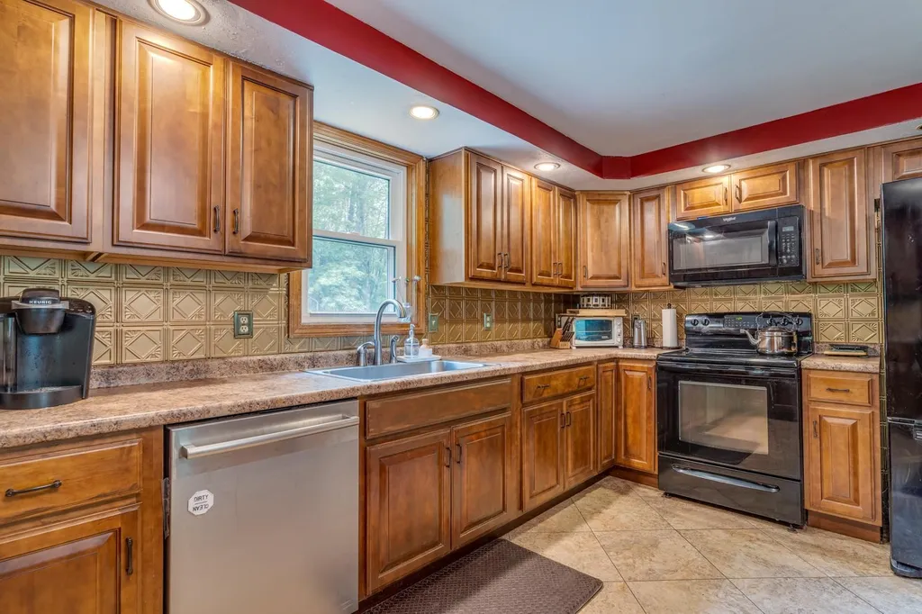 241 Chester Road Fremont NH 03044