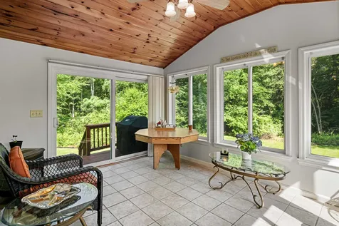 7l Bonnie Lane Derry NH 03038