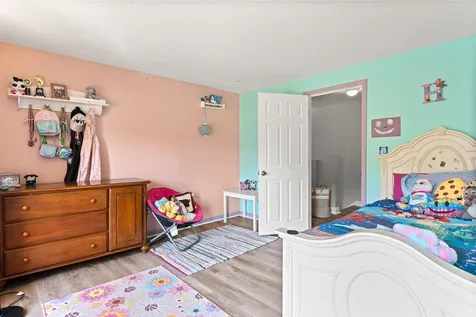 7l Bonnie Lane Derry NH 03038