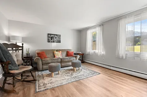 7l Bonnie Lane Derry NH 03038