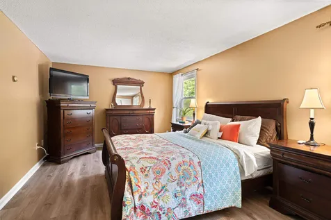 7l Bonnie Lane Derry NH 03038