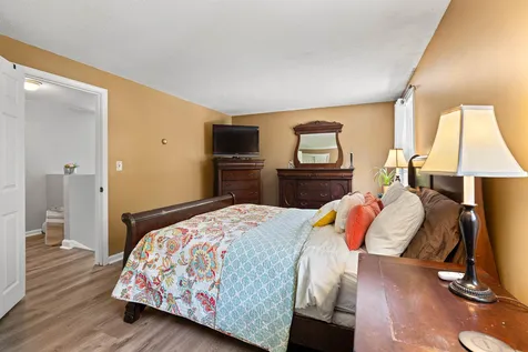 7l Bonnie Lane Derry NH 03038