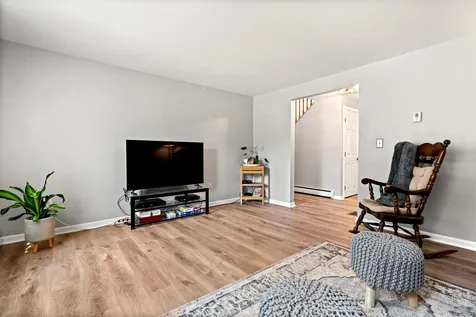 7l Bonnie Lane Derry NH 03038