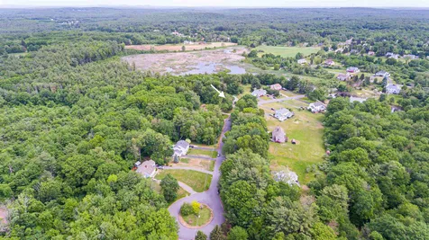 7l Bonnie Lane Derry NH 03038