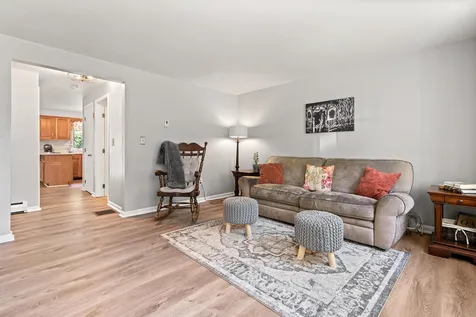 7l Bonnie Lane Derry NH 03038