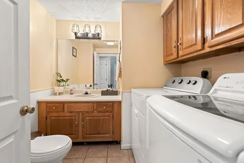 7l Bonnie Lane Derry NH 03038