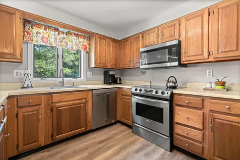 7l Bonnie Lane Derry NH 03038