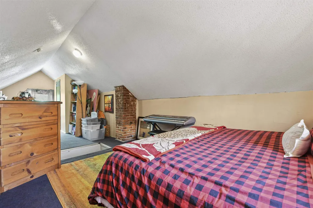 3 Kinsley Street Nashua NH 03060