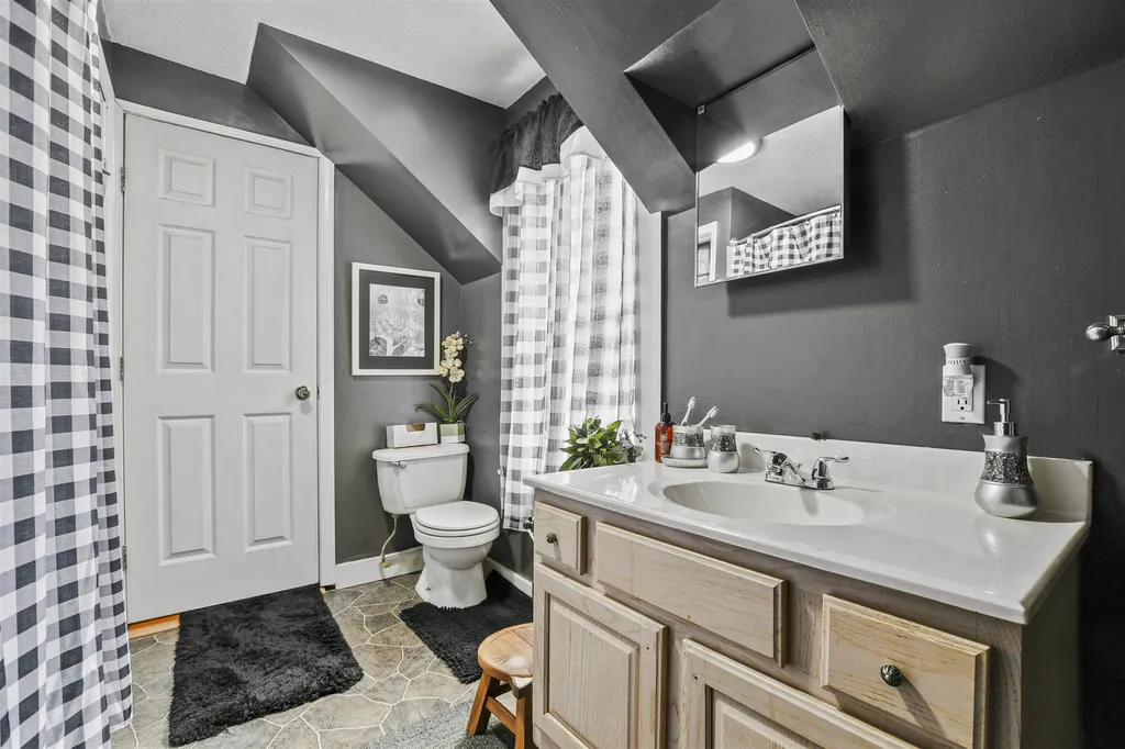 3 Kinsley Street Nashua NH 03060