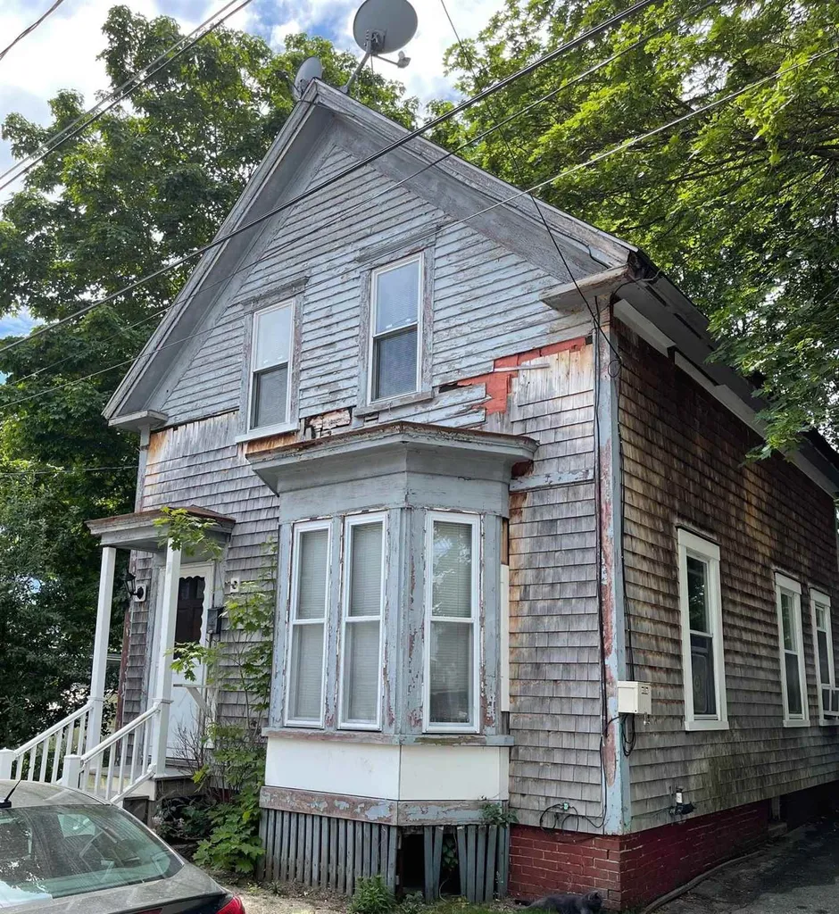 5 Moores Court Rochester NH 03867