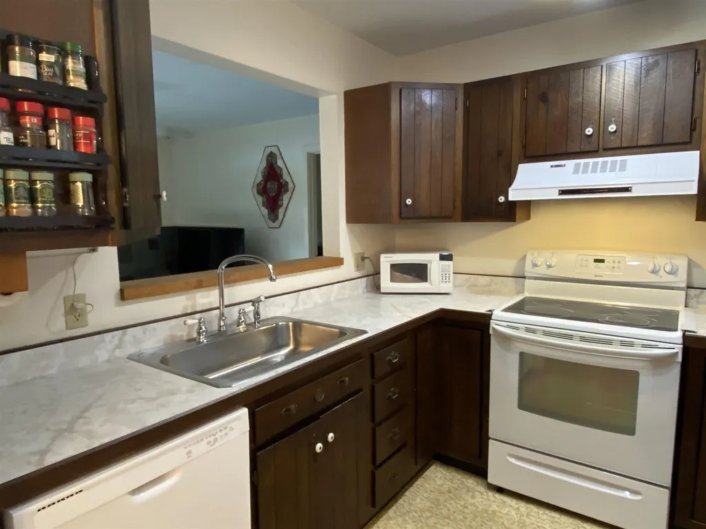 23 Pleasant Street Lebanon NH 03784
