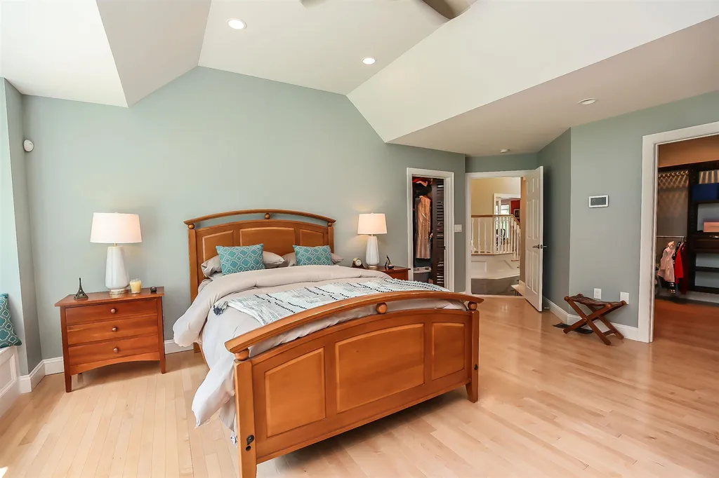 12 Crestwood Lane Nashua NH 03062