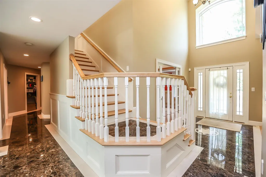12 Crestwood Lane Nashua NH 03062