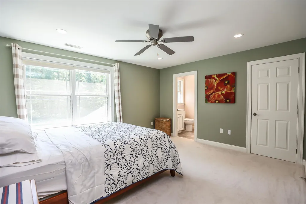 12 Crestwood Lane Nashua NH 03062